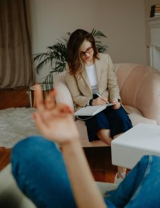 Blurred image of a woman talking to her therapist.